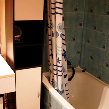 Apartment Au Pied Des Pistes Avec Parking Gratuit - Fr-1-814-106 Besse-et-Saint-Anastaise